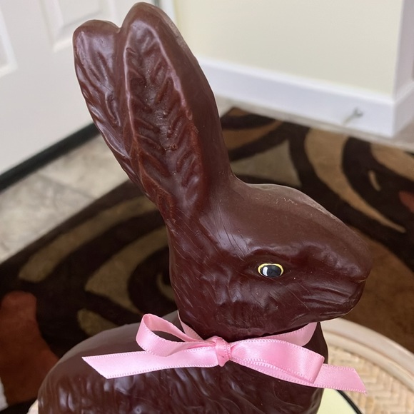 VINTAGE SC  FAUX CHOCOLATE RESIN HAND PAINTED RABBIT PINK BOW & FLOWERS USA MADE - Picture 8 of 15